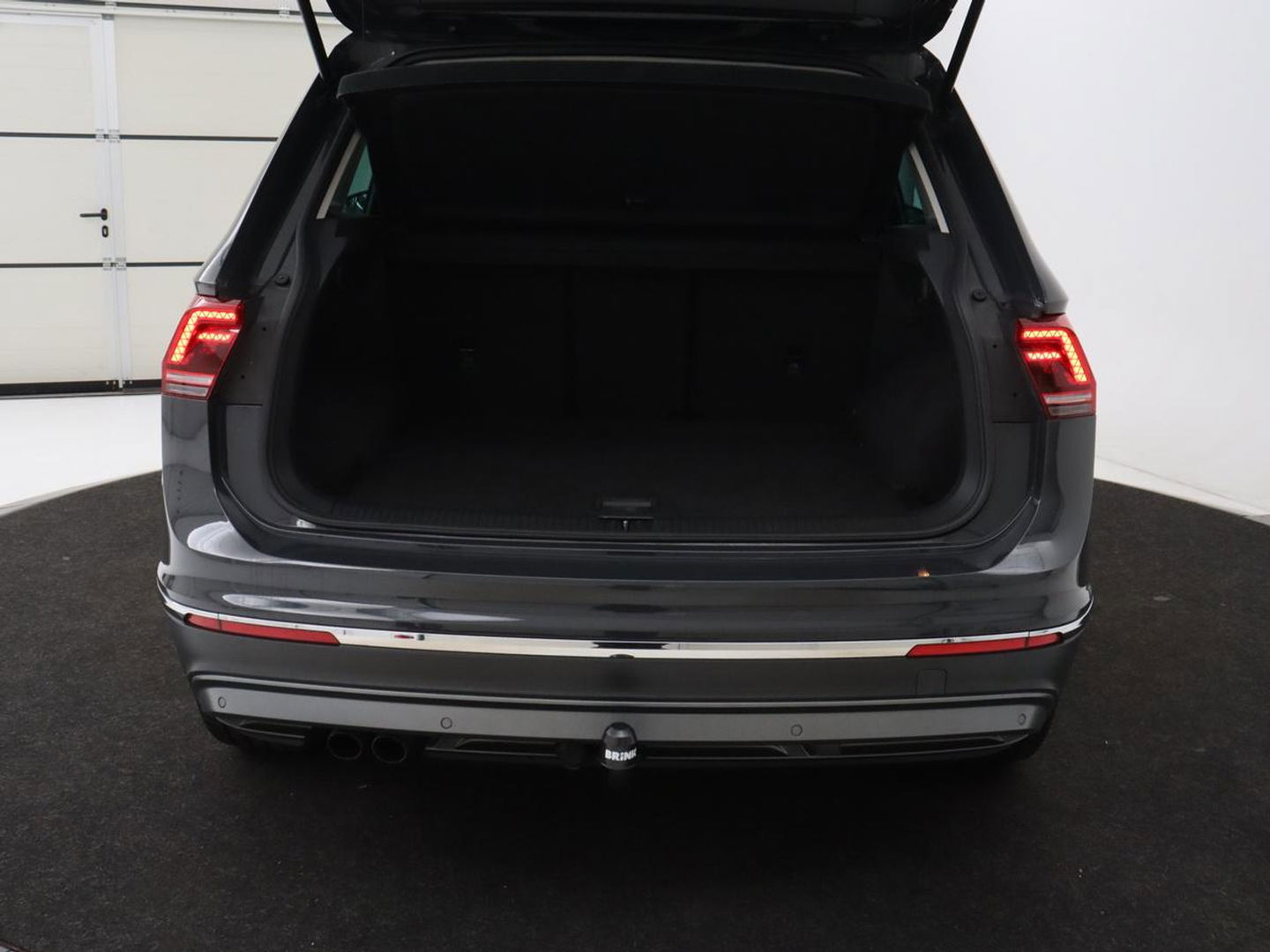 Volkswagen Tiguan 1.5 TSI Highline | Panoramadak | Stoelverwarming | Dynaudio | Massage | Trekhaak | Camera | Carplay | Virtual Cockpit | Adaptive cruise | Full LED | Carplay | Navigatie