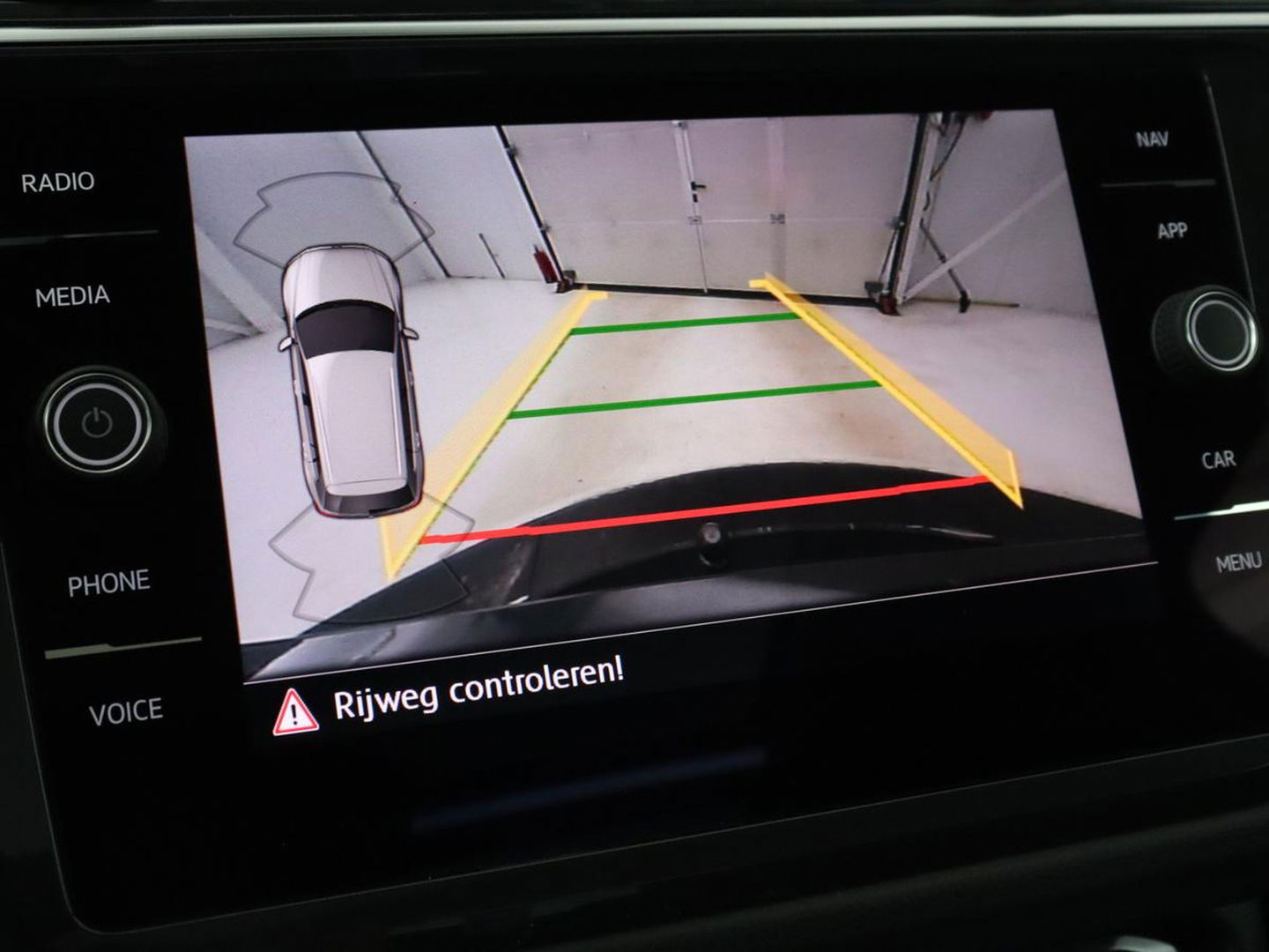 Volkswagen Tiguan 1.5 TSI Highline | Panoramadak | Stoelverwarming | Dynaudio | Massage | Trekhaak | Camera | Carplay | Virtual Cockpit | Adaptive cruise | Full LED | Carplay | Navigatie