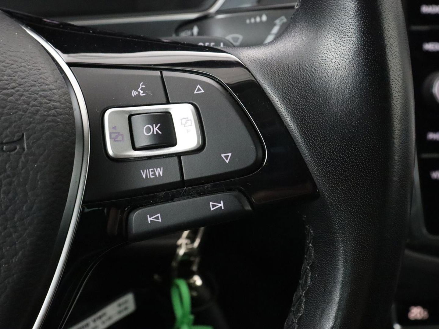 Volkswagen Tiguan 1.5 TSI Highline | Panoramadak | Stoelverwarming | Dynaudio | Massage | Trekhaak | Camera | Carplay | Virtual Cockpit | Adaptive cruise | Full LED | Carplay | Navigatie
