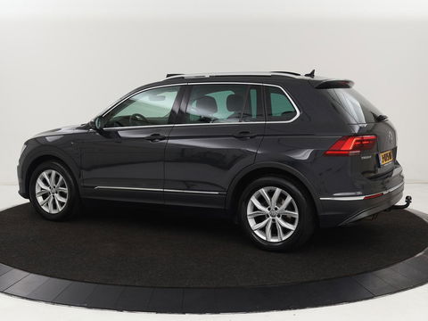 Volkswagen Tiguan 1.5 TSI Highline | Panoramadak | Stoelverwarming | Dynaudio | Massage | Trekhaak | Camera | Carplay | Virtual Cockpit | Adaptive cruise | Full LED | Carplay | Navigatie