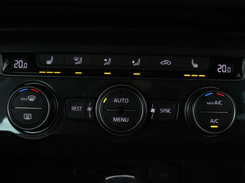Volkswagen Tiguan 1.5 TSI Highline | Panoramadak | Stoelverwarming | Dynaudio | Massage | Trekhaak | Camera | Carplay | Virtual Cockpit | Adaptive cruise | Full LED | Carplay | Navigatie