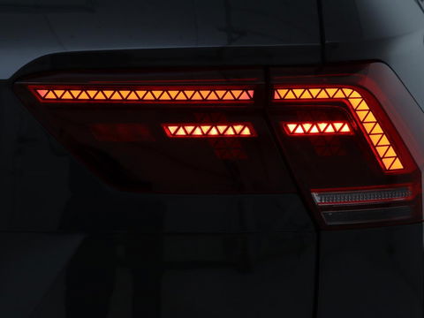 Volkswagen Tiguan 1.5 TSI Highline | Panoramadak | Stoelverwarming | Dynaudio | Massage | Trekhaak | Camera | Carplay | Virtual Cockpit | Adaptive cruise | Full LED | Carplay | Navigatie