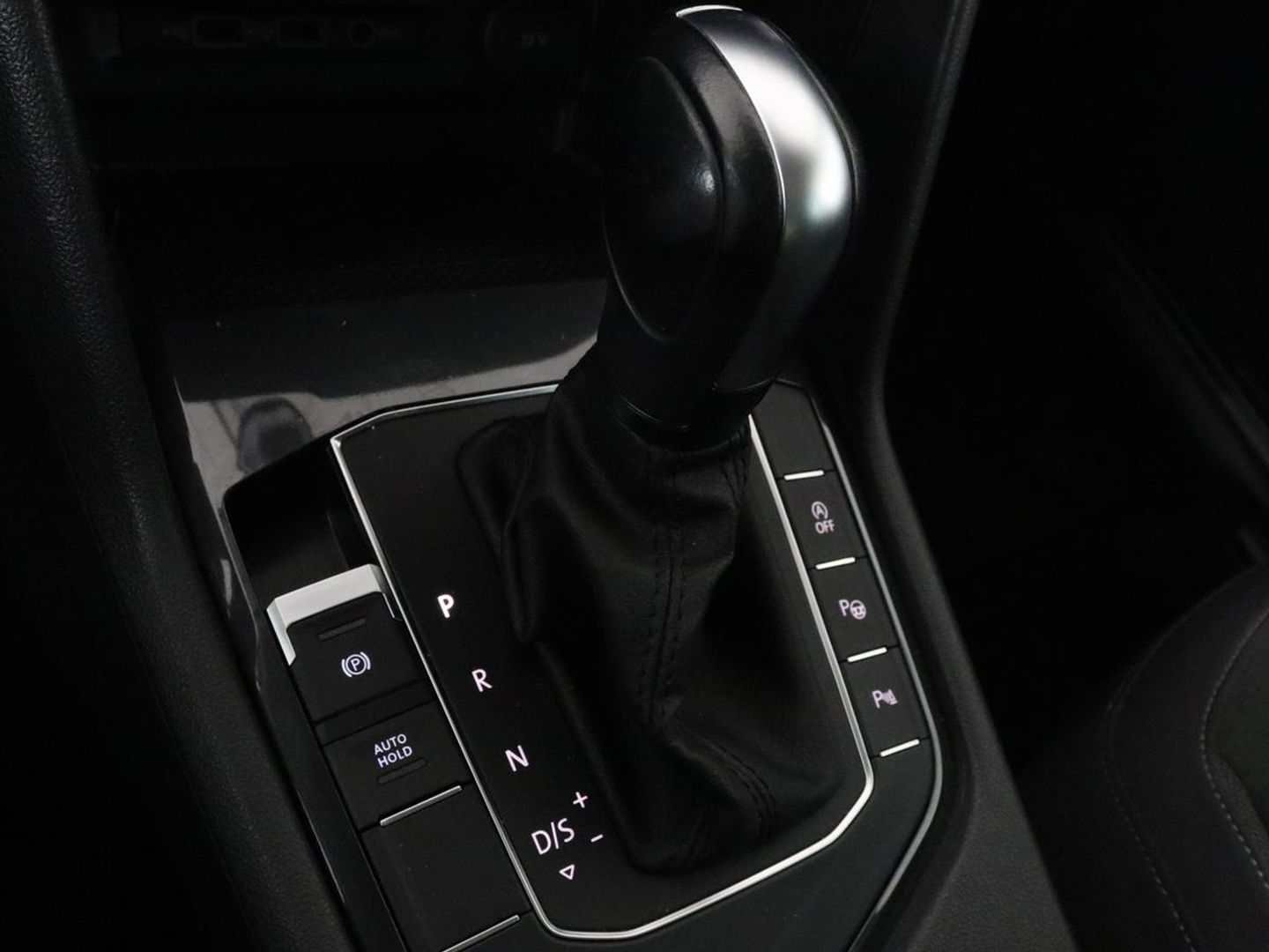 Volkswagen Tiguan 1.5 TSI Highline | Panoramadak | Stoelverwarming | Dynaudio | Massage | Trekhaak | Camera | Carplay | Virtual Cockpit | Adaptive cruise | Full LED | Carplay | Navigatie