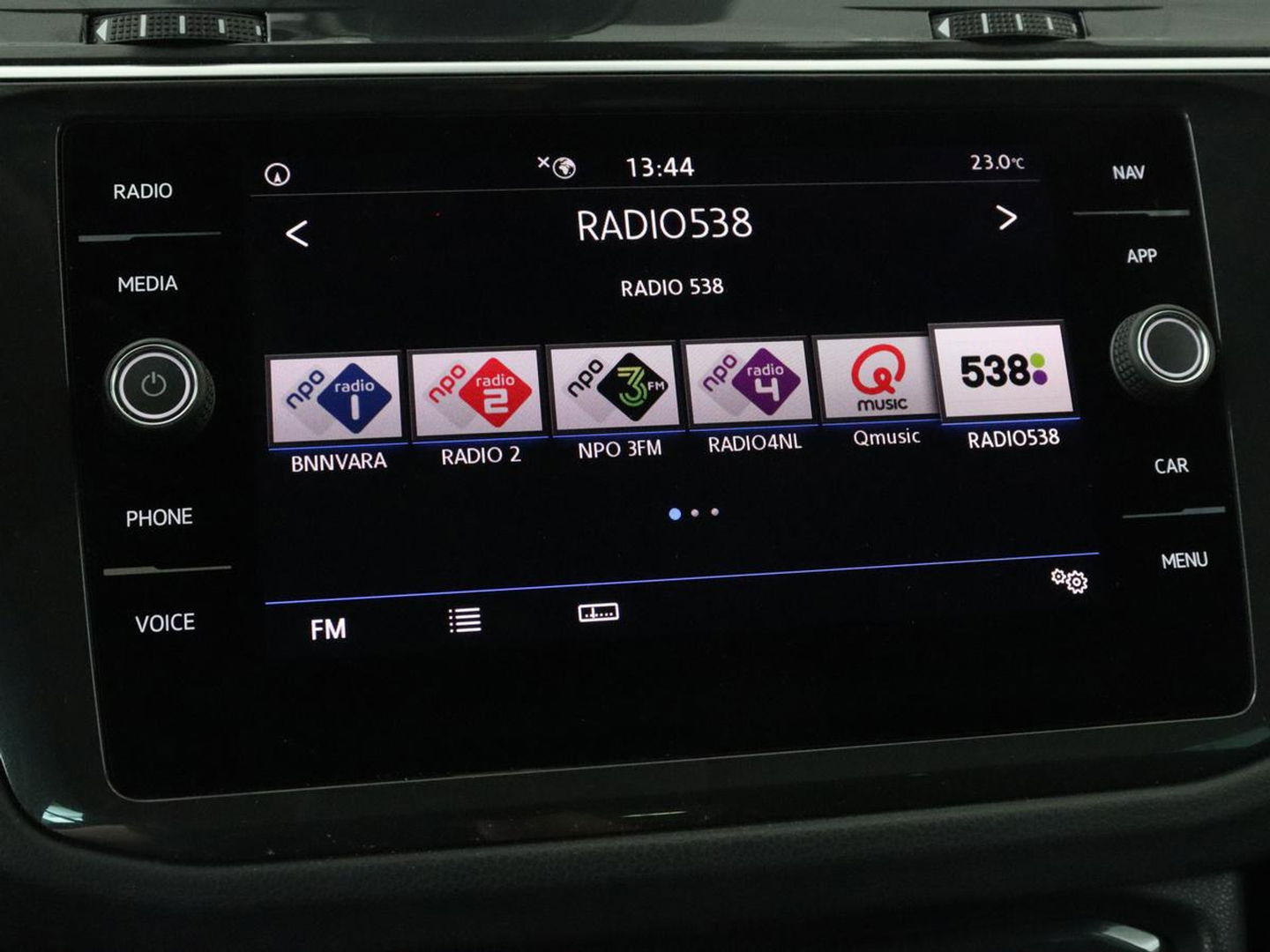 Volkswagen Tiguan 1.5 TSI Highline | Panoramadak | Stoelverwarming | Dynaudio | Massage | Trekhaak | Camera | Carplay | Virtual Cockpit | Adaptive cruise | Full LED | Carplay | Navigatie
