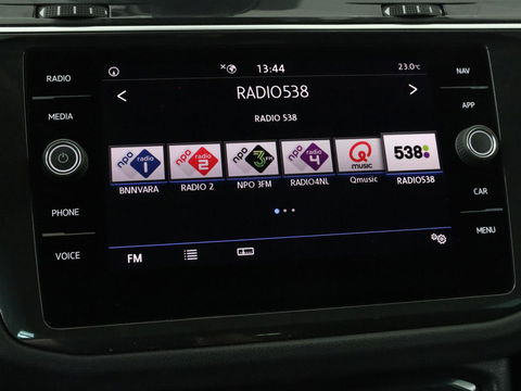 Volkswagen Tiguan 1.5 TSI Highline | Panoramadak | Stoelverwarming | Dynaudio | Massage | Trekhaak | Camera | Carplay | Virtual Cockpit | Adaptive cruise | Full LED | Carplay | Navigatie