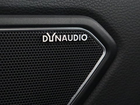 Volkswagen Tiguan 1.5 TSI Highline | Panoramadak | Stoelverwarming | Dynaudio | Massage | Trekhaak | Camera | Carplay | Virtual Cockpit | Adaptive cruise | Full LED | Carplay | Navigatie