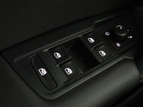 Volkswagen Tiguan 1.5 TSI Highline | Panoramadak | Stoelverwarming | Dynaudio | Massage | Trekhaak | Camera | Carplay | Virtual Cockpit | Adaptive cruise | Full LED | Carplay | Navigatie