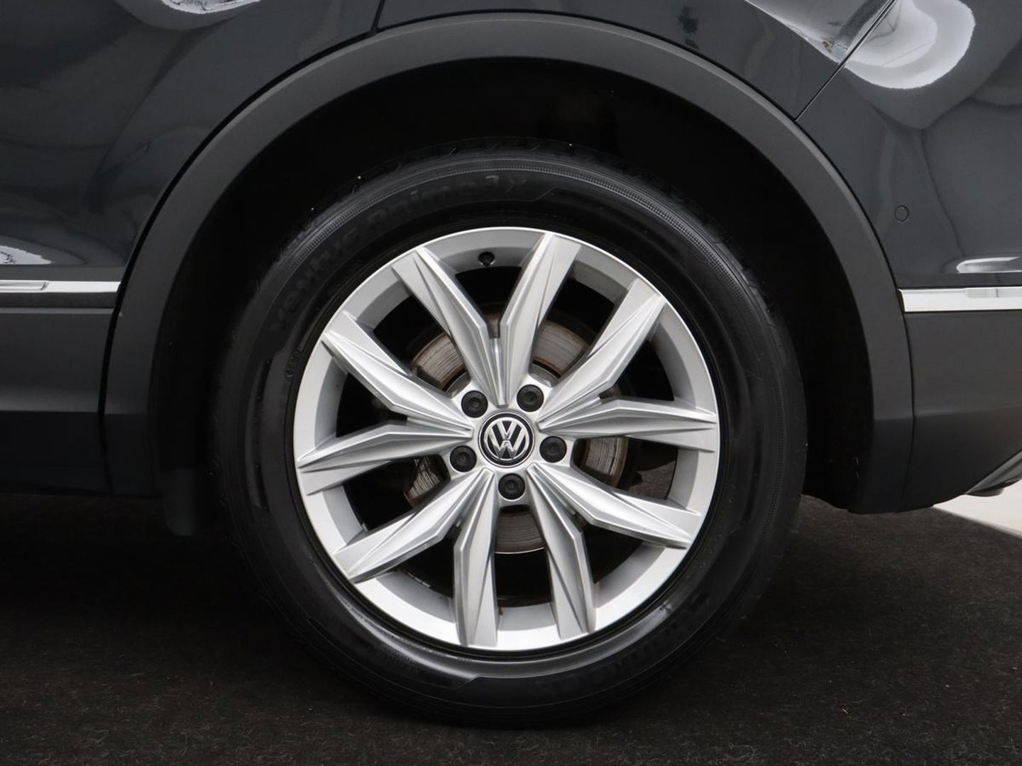 Volkswagen Tiguan 1.5 TSI Highline | Panoramadak | Stoelverwarming | Dynaudio | Massage | Trekhaak | Camera | Carplay | Virtual Cockpit | Adaptive cruise | Full LED | Carplay | Navigatie