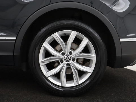 Volkswagen Tiguan 1.5 TSI Highline | Panoramadak | Stoelverwarming | Dynaudio | Massage | Trekhaak | Camera | Carplay | Virtual Cockpit | Adaptive cruise | Full LED | Carplay | Navigatie