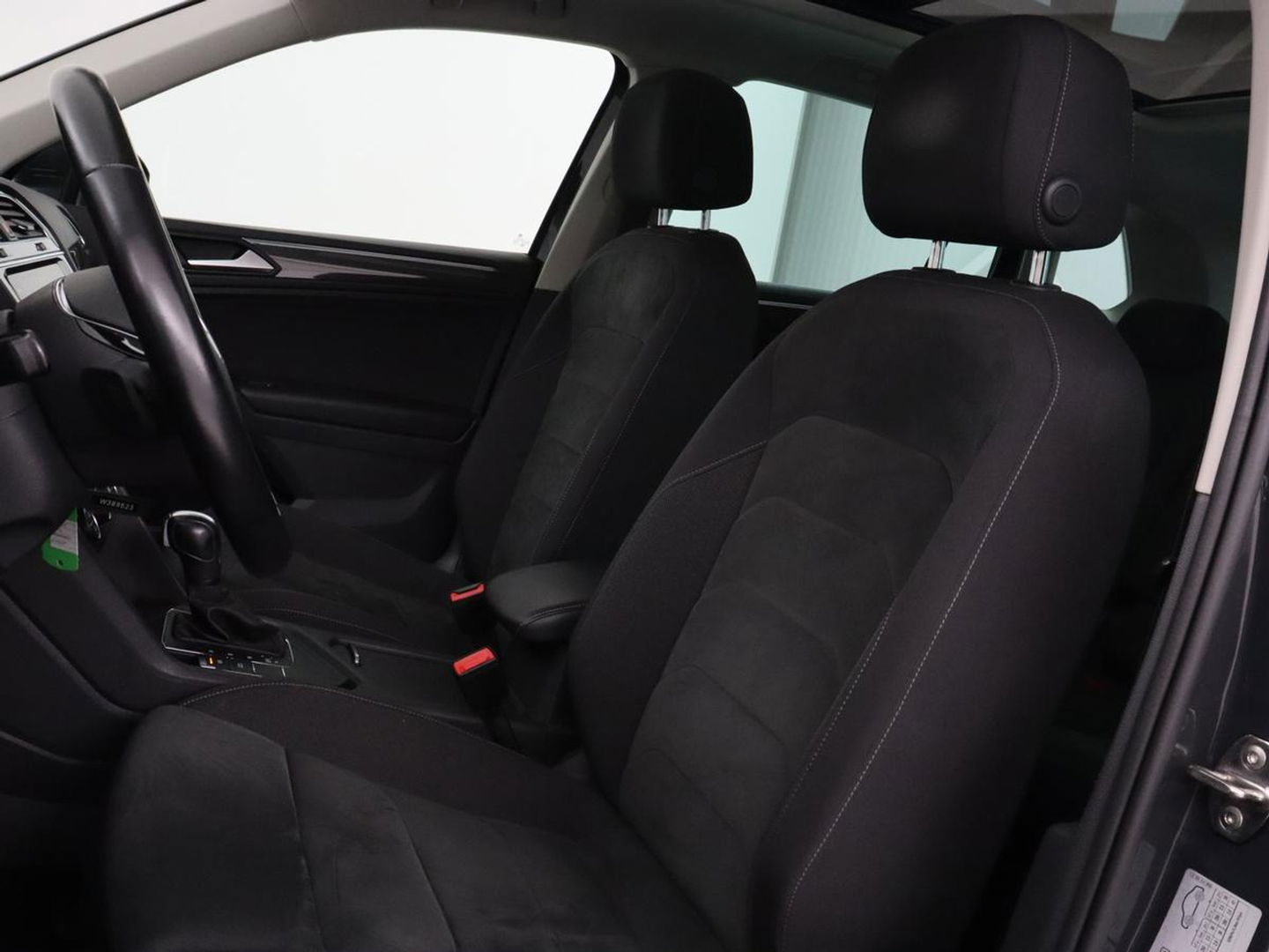 Volkswagen Tiguan 1.5 TSI Highline | Panoramadak | Stoelverwarming | Dynaudio | Massage | Trekhaak | Camera | Carplay | Virtual Cockpit | Adaptive cruise | Full LED | Carplay | Navigatie