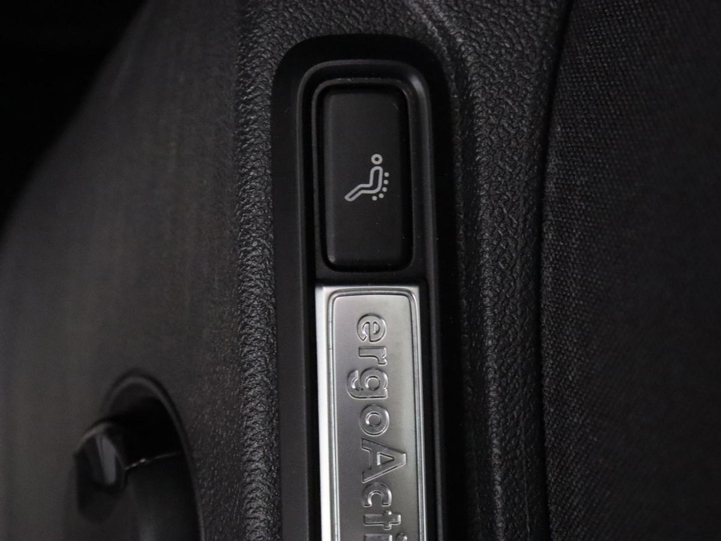 Volkswagen Tiguan 1.5 TSI Highline | Panoramadak | Stoelverwarming | Dynaudio | Massage | Trekhaak | Camera | Carplay | Virtual Cockpit | Adaptive cruise | Full LED | Carplay | Navigatie