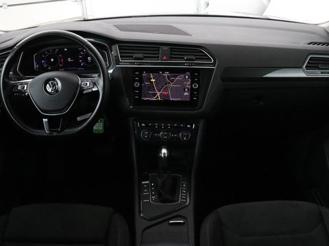 Volkswagen Tiguan 1.5 TSI Highline | Panoramadak | Stoelverwarming | Dynaudio | Massage | Trekhaak | Camera | Carplay | Virtual Cockpit | Adaptive cruise | Full LED | Carplay | Navigatie