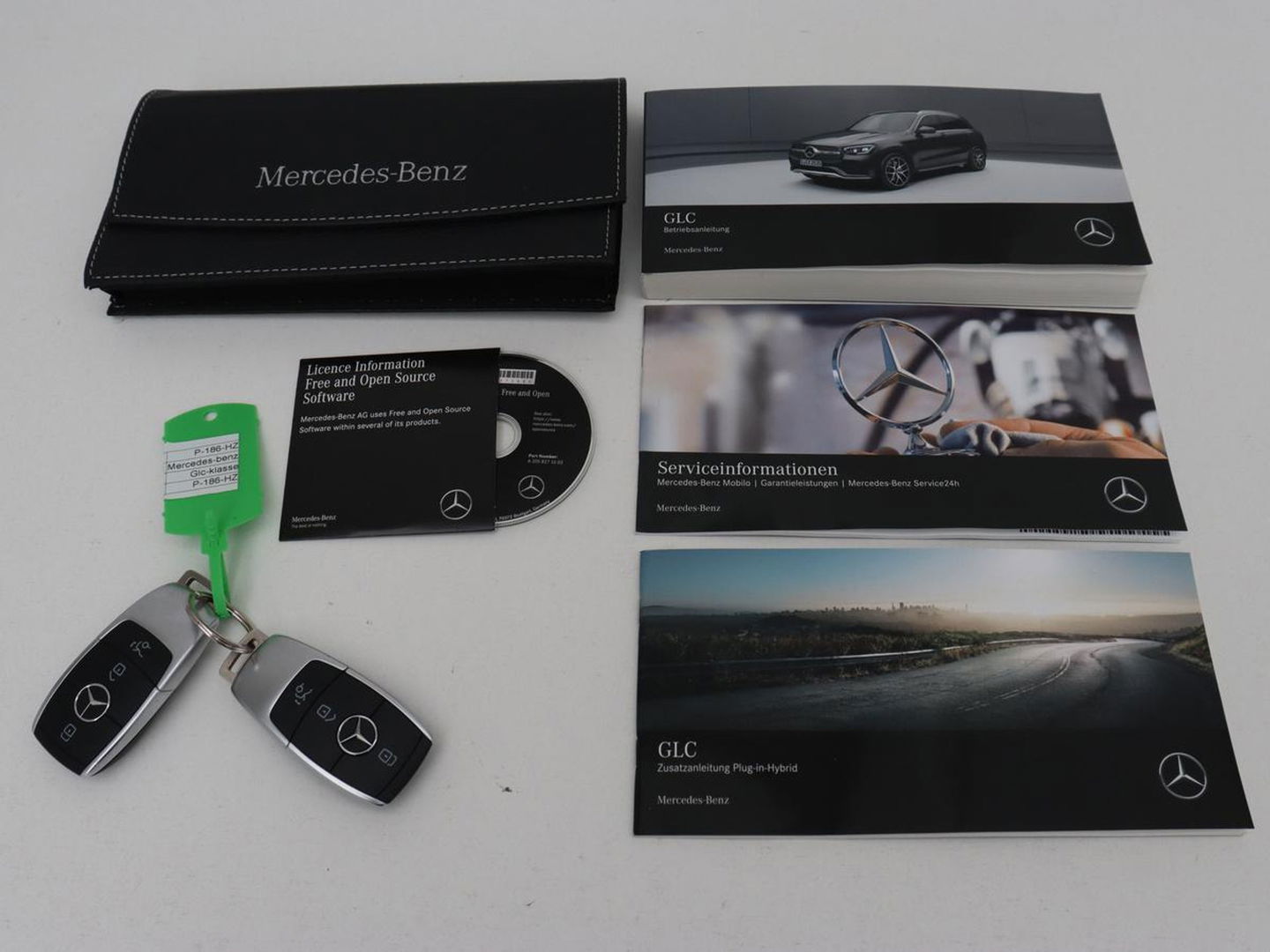 Mercedes-Benz GLC 300e 4Matic AMG Line | Panoramadak | Trekhaak | Stoelverwarming | Carplay | Leder/Alcantara | Keyless | Navigatie
