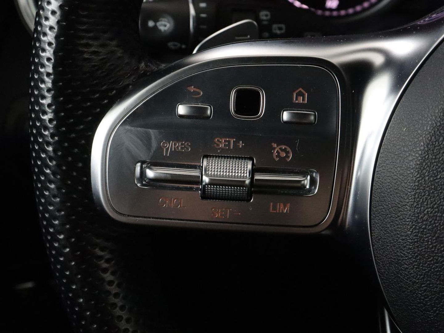 Mercedes-Benz GLC 300e 4Matic AMG Line | Panoramadak | Trekhaak | Stoelverwarming | Carplay | Leder/Alcantara | Keyless | Navigatie
