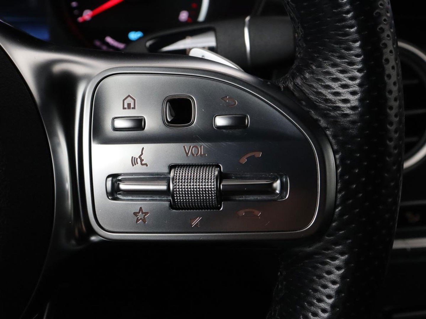 Mercedes-Benz GLC 300e 4Matic AMG Line | Panoramadak | Trekhaak | Stoelverwarming | Carplay | Leder/Alcantara | Keyless | Navigatie