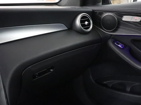 Mercedes-Benz GLC 300e 4Matic AMG Line | Panoramadak | Trekhaak | Stoelverwarming | Carplay | Leder/Alcantara | Keyless | Navigatie