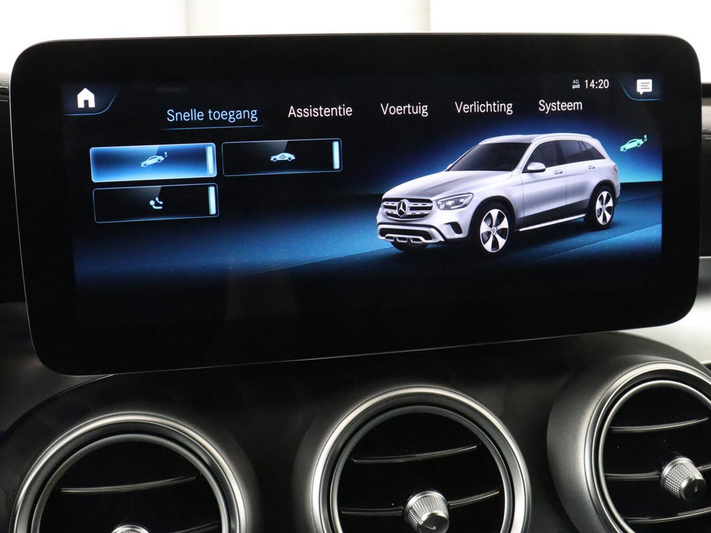 Mercedes-Benz GLC 300e 4Matic AMG Line | Panoramadak | Trekhaak | Stoelverwarming | Carplay | Leder/Alcantara | Keyless | Navigatie