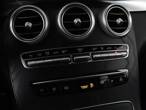 Mercedes-Benz GLC 300e 4Matic AMG Line | Panoramadak | Trekhaak | Stoelverwarming | Carplay | Leder/Alcantara | Keyless | Navigatie