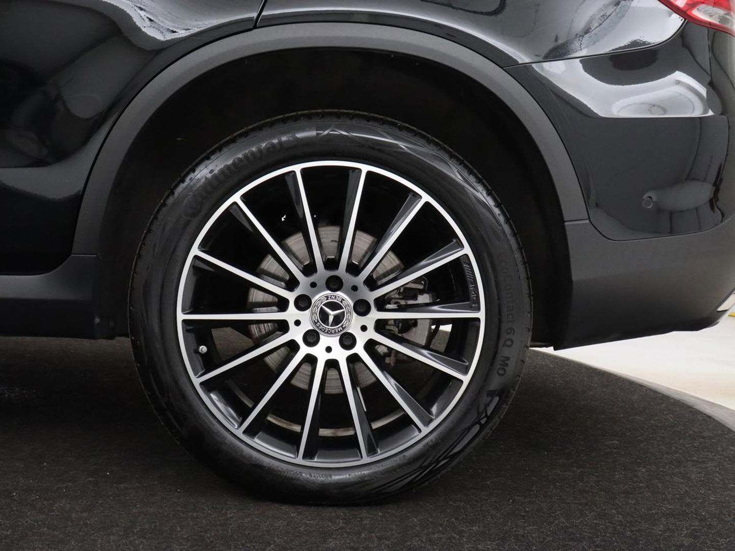Mercedes-Benz GLC 300e 4Matic AMG Line | Panoramadak | Trekhaak | Stoelverwarming | Carplay | Leder/Alcantara | Keyless | Navigatie