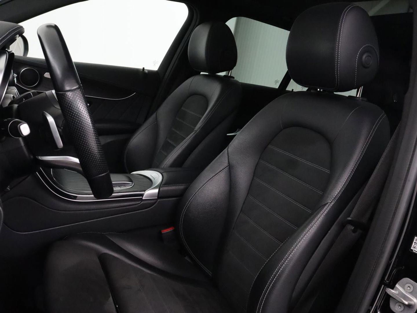 Mercedes-Benz GLC 300e 4Matic AMG Line | Panoramadak | Trekhaak | Stoelverwarming | Carplay | Leder/Alcantara | Keyless | Navigatie