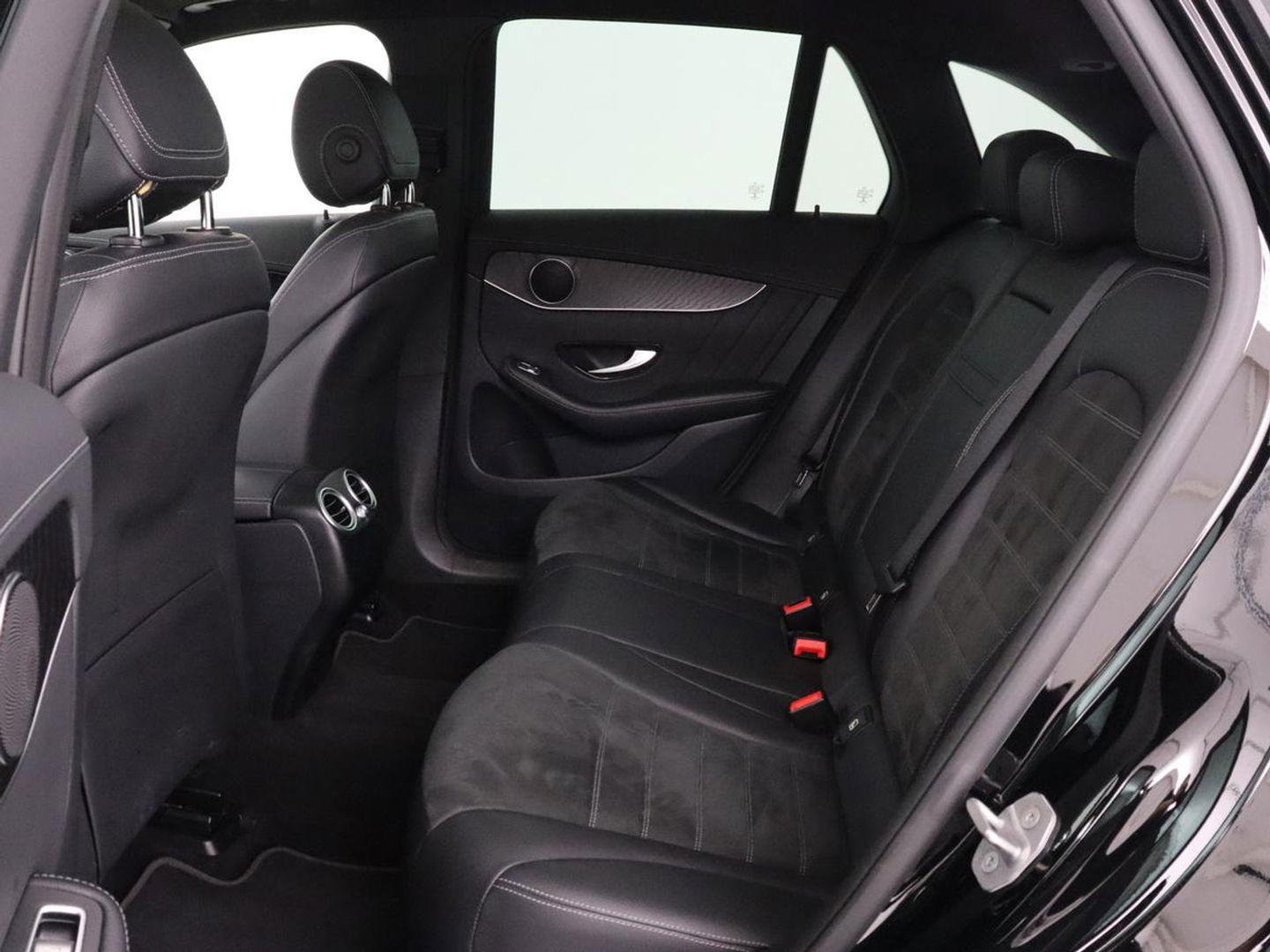 Mercedes-Benz GLC 300e 4Matic AMG Line | Panoramadak | Trekhaak | Stoelverwarming | Carplay | Leder/Alcantara | Keyless | Navigatie