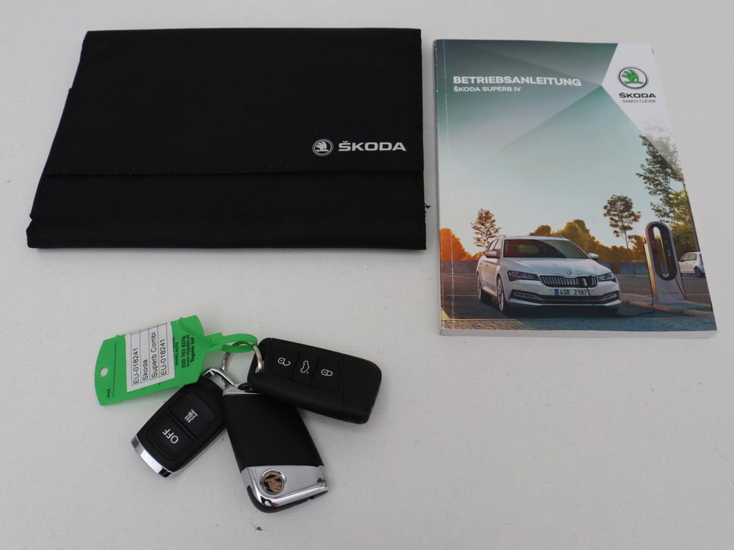 Škoda Superb 1.4 TSI iV Laurin & Klement | Panoramadak | Stoelventilatie | Trekhaak | Leder | Adaptive cruise | Virtual Cockpit | 360 Camera | Carplay | Full LED | Navigatie | Achterbankverwarming