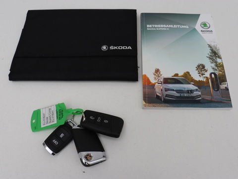 Škoda Superb 1.4 TSI iV Laurin & Klement | Panoramadak | Stoelventilatie | Trekhaak | Leder | Adaptive cruise | Virtual Cockpit | 360 Camera | Carplay | Full LED | Navigatie | Achterbankverwarming