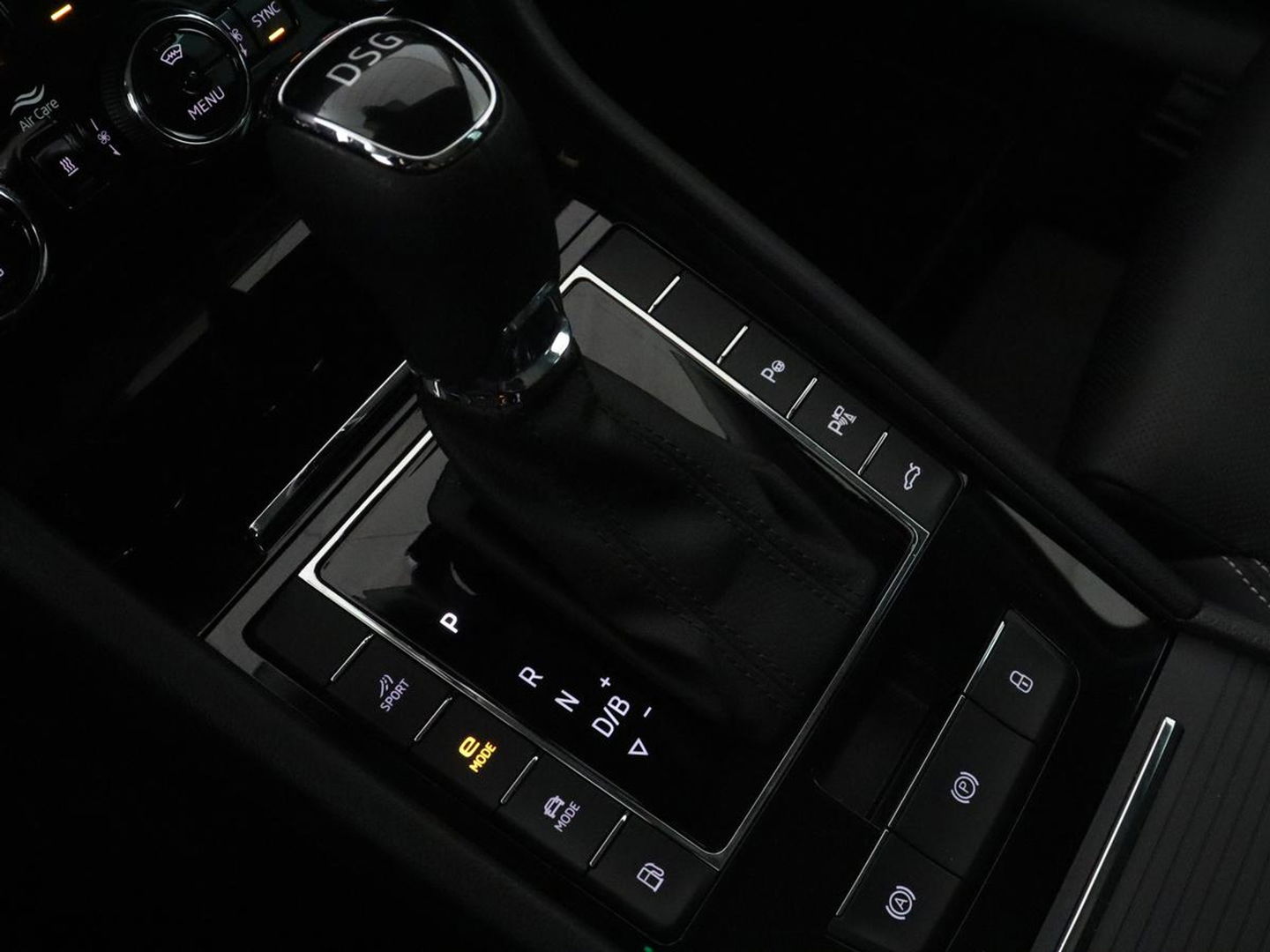 Škoda Superb 1.4 TSI iV Laurin & Klement | Panoramadak | Stoelventilatie | Trekhaak | Leder | Adaptive cruise | Virtual Cockpit | 360 Camera | Carplay | Full LED | Navigatie | Achterbankverwarming