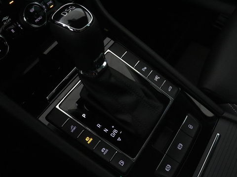 Škoda Superb 1.4 TSI iV Laurin & Klement | Panoramadak | Stoelventilatie | Trekhaak | Leder | Adaptive cruise | Virtual Cockpit | 360 Camera | Carplay | Full LED | Navigatie | Achterbankverwarming