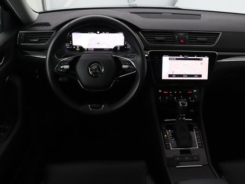 Škoda Superb 1.4 TSI iV Laurin & Klement | Panoramadak | Stoelventilatie | Trekhaak | Leder | Adaptive cruise | Virtual Cockpit | 360 Camera | Carplay | Full LED | Navigatie | Achterbankverwarming