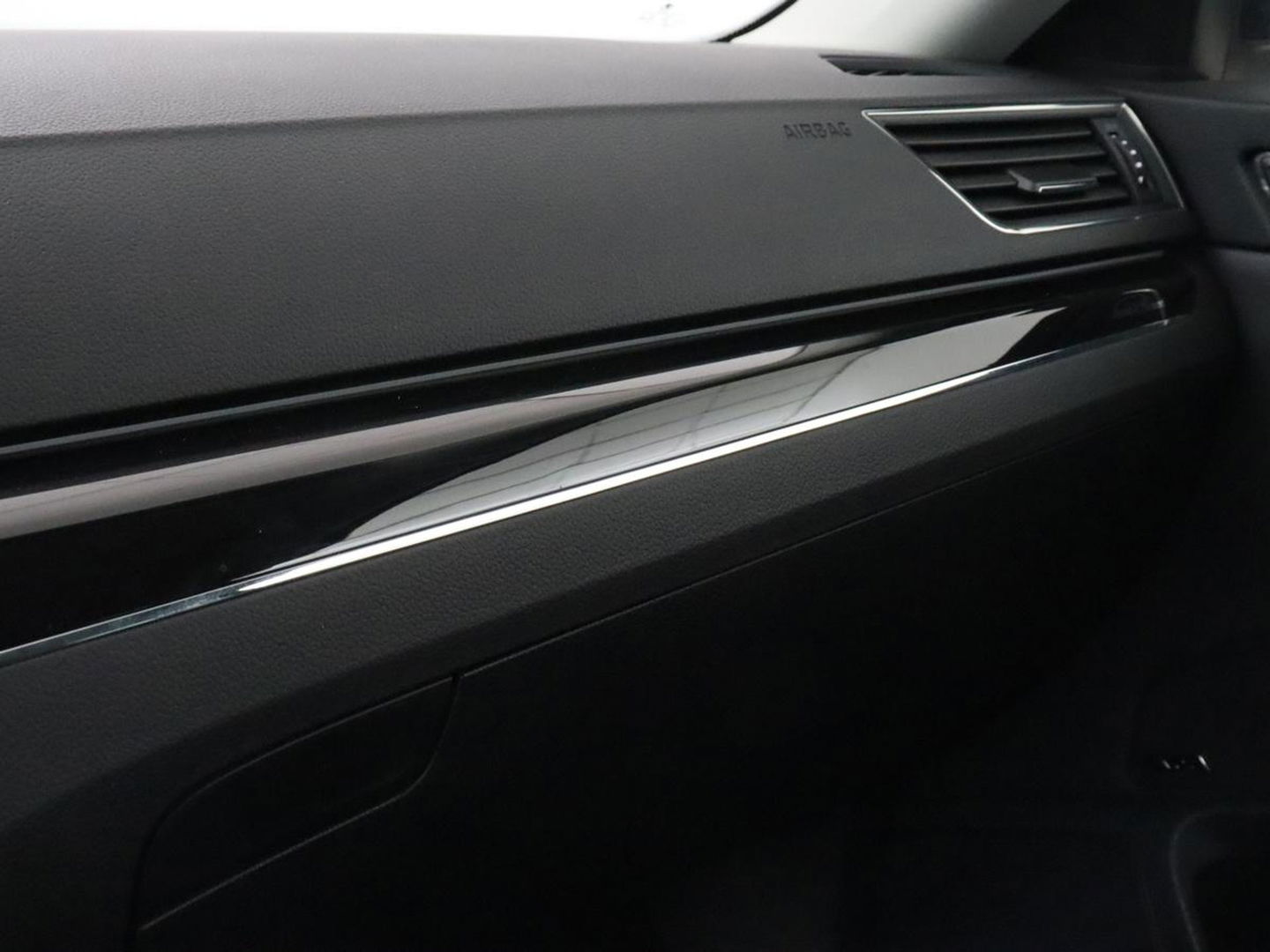 Škoda Superb 1.4 TSI iV Laurin & Klement | Panoramadak | Stoelventilatie | Trekhaak | Leder | Adaptive cruise | Virtual Cockpit | 360 Camera | Carplay | Full LED | Navigatie | Achterbankverwarming