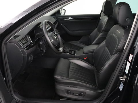Škoda Superb 1.4 TSI iV Laurin & Klement | Panoramadak | Stoelventilatie | Trekhaak | Leder | Adaptive cruise | Virtual Cockpit | 360 Camera | Carplay | Full LED | Navigatie | Achterbankverwarming