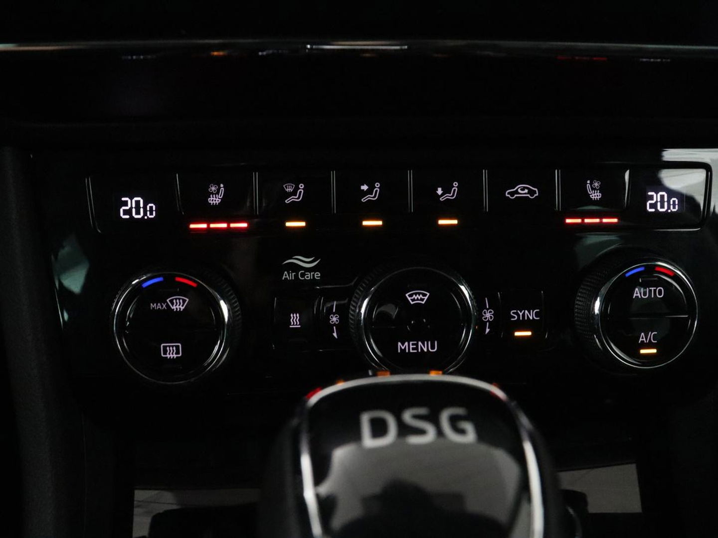 Škoda Superb 1.4 TSI iV Laurin & Klement | Panoramadak | Stoelventilatie | Trekhaak | Leder | Adaptive cruise | Virtual Cockpit | 360 Camera | Carplay | Full LED | Navigatie | Achterbankverwarming