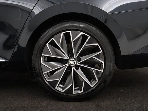 Škoda Superb 1.4 TSI iV Laurin & Klement | Panoramadak | Stoelventilatie | Trekhaak | Leder | Adaptive cruise | Virtual Cockpit | 360 Camera | Carplay | Full LED | Navigatie | Achterbankverwarming