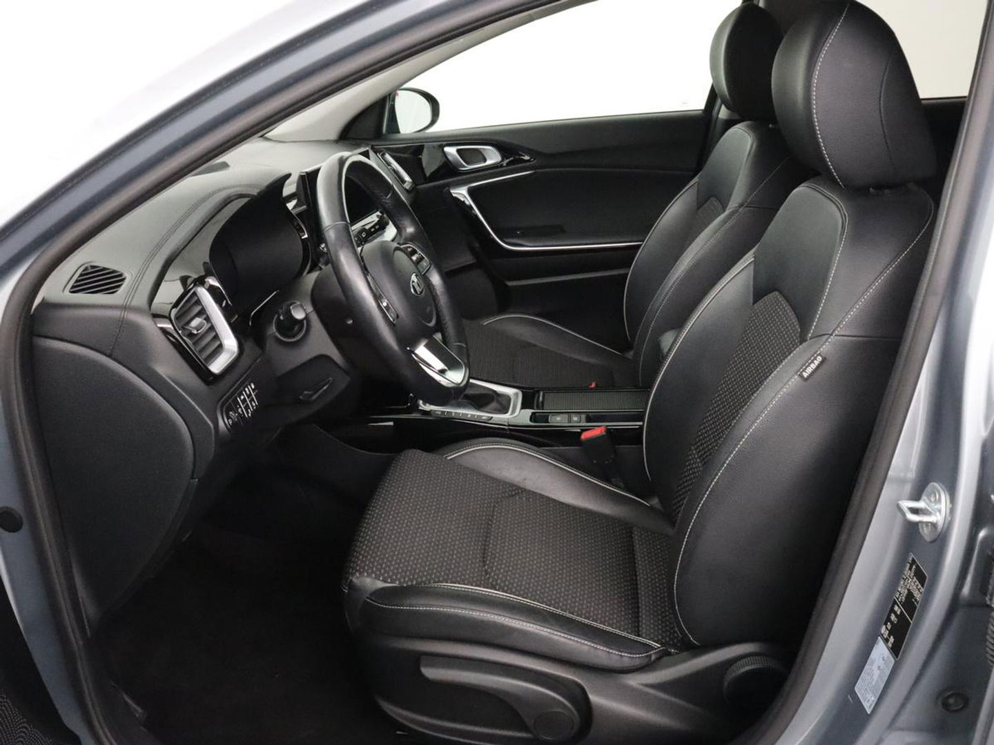 Kia Xceed 1.6 GDi PHEV DynamicPlusLine | Stoel & stuurverwarming | Adaptive cruise | Camera | Carplay | Half leder | Navigatie | Digital Cockpit | Full LED | Keyless