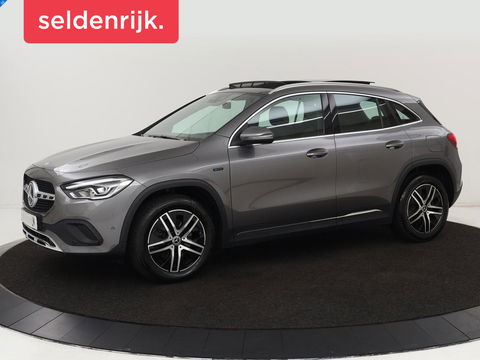 Mercedes-Benz GLA 250e Urban | Panoramadak | Stoelverwarming | Trekhaak | Carplay | Half leder | Camera | Navigatie | Widescreen | Park Assist | Climate control | Full LED