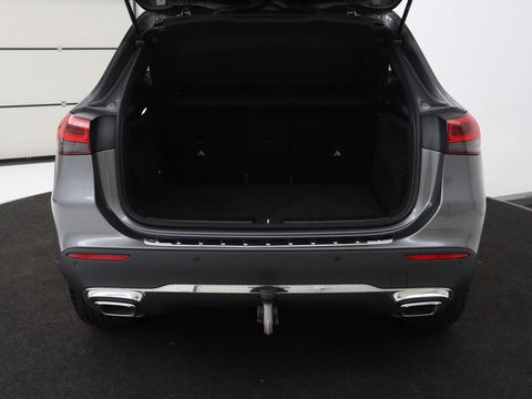 Mercedes-Benz GLA 250e Urban | Panoramadak | Stoelverwarming | Trekhaak | Carplay | Half leder | Camera | Navigatie | Widescreen | Park Assist | Climate control | Full LED