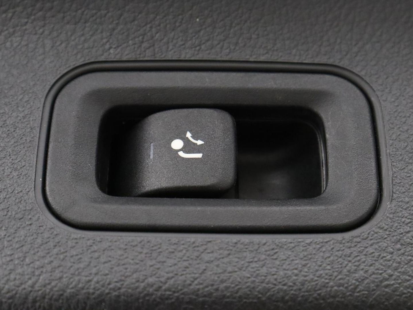 Mercedes-Benz GLA 250e Urban | Panoramadak | Stoelverwarming | Trekhaak | Carplay | Half leder | Camera | Navigatie | Widescreen | Park Assist | Climate control | Full LED