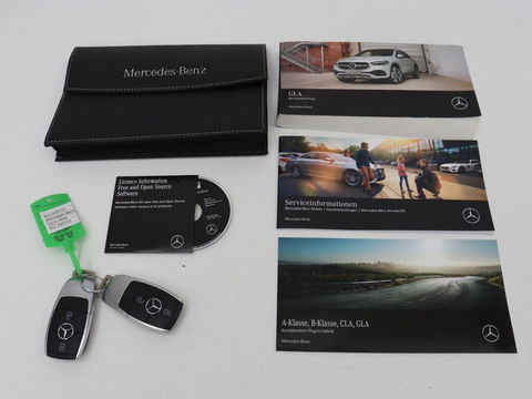 Mercedes-Benz GLA 250e Urban | Panoramadak | Stoelverwarming | Trekhaak | Carplay | Half leder | Camera | Navigatie | Widescreen | Park Assist | Climate control | Full LED