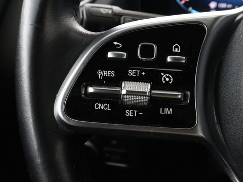 Mercedes-Benz GLA 250e Urban | Panoramadak | Stoelverwarming | Trekhaak | Carplay | Half leder | Camera | Navigatie | Widescreen | Park Assist | Climate control | Full LED