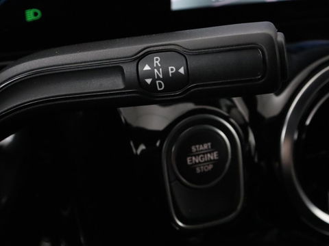 Mercedes-Benz GLA 250e Urban | Panoramadak | Stoelverwarming | Trekhaak | Carplay | Half leder | Camera | Navigatie | Widescreen | Park Assist | Climate control | Full LED
