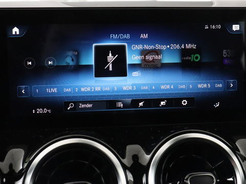 Mercedes-Benz GLA 250e Urban | Panoramadak | Stoelverwarming | Trekhaak | Carplay | Half leder | Camera | Navigatie | Widescreen | Park Assist | Climate control | Full LED