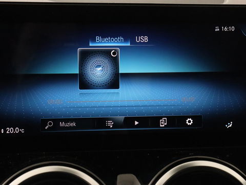 Mercedes-Benz GLA 250e Urban | Panoramadak | Stoelverwarming | Trekhaak | Carplay | Half leder | Camera | Navigatie | Widescreen | Park Assist | Climate control | Full LED