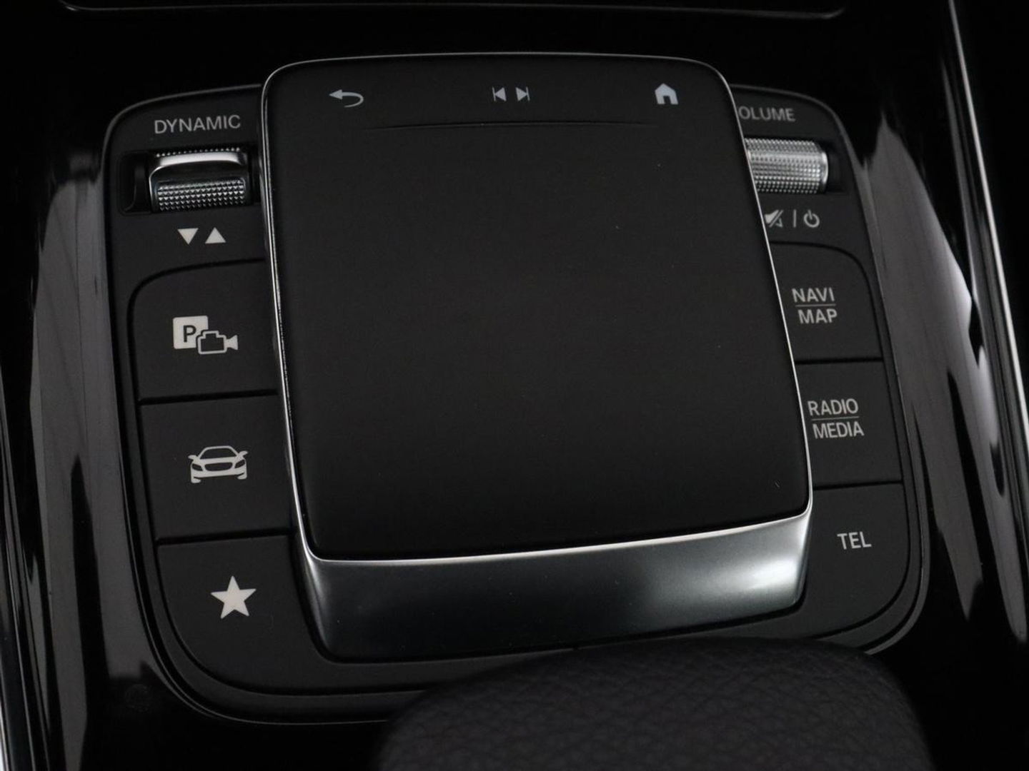 Mercedes-Benz GLA 250e Urban | Panoramadak | Stoelverwarming | Trekhaak | Carplay | Half leder | Camera | Navigatie | Widescreen | Park Assist | Climate control | Full LED