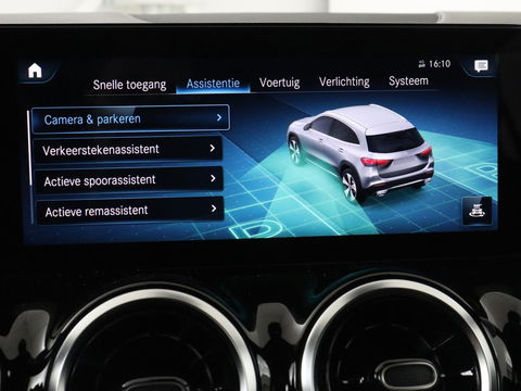 Mercedes-Benz GLA 250e Urban | Panoramadak | Stoelverwarming | Trekhaak | Carplay | Half leder | Camera | Navigatie | Widescreen | Park Assist | Climate control | Full LED