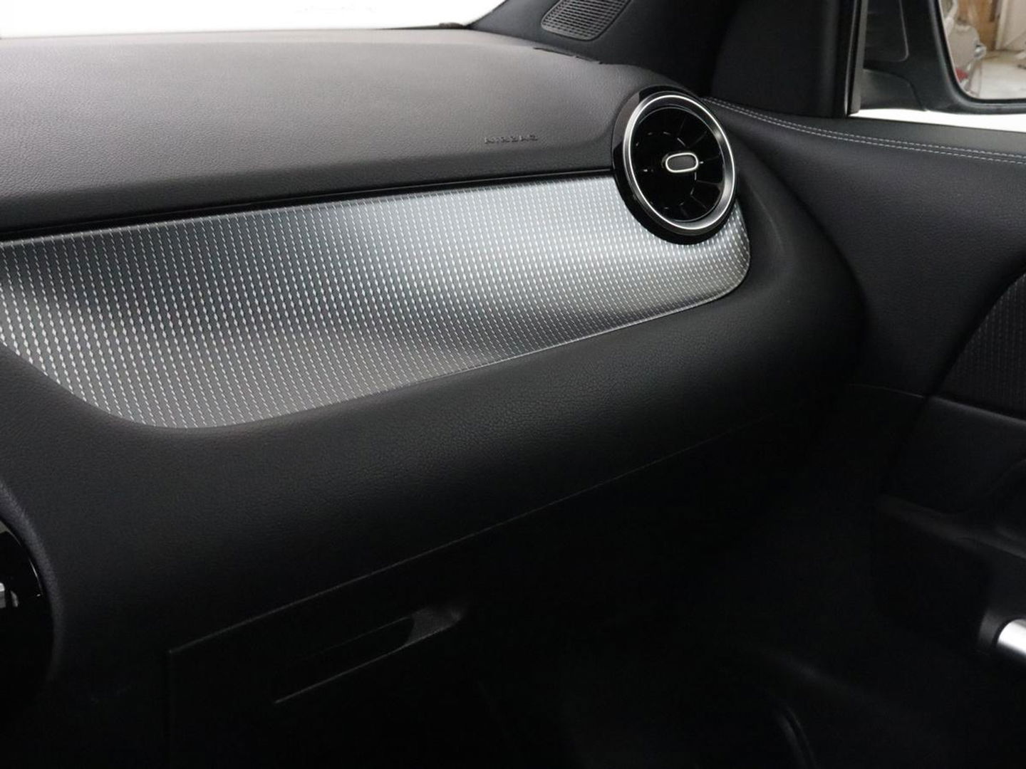 Mercedes-Benz GLA 250e Urban | Panoramadak | Stoelverwarming | Trekhaak | Carplay | Half leder | Camera | Navigatie | Widescreen | Park Assist | Climate control | Full LED