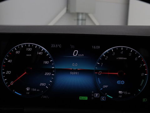 Mercedes-Benz GLA 250e Urban | Panoramadak | Stoelverwarming | Trekhaak | Carplay | Half leder | Camera | Navigatie | Widescreen | Park Assist | Climate control | Full LED