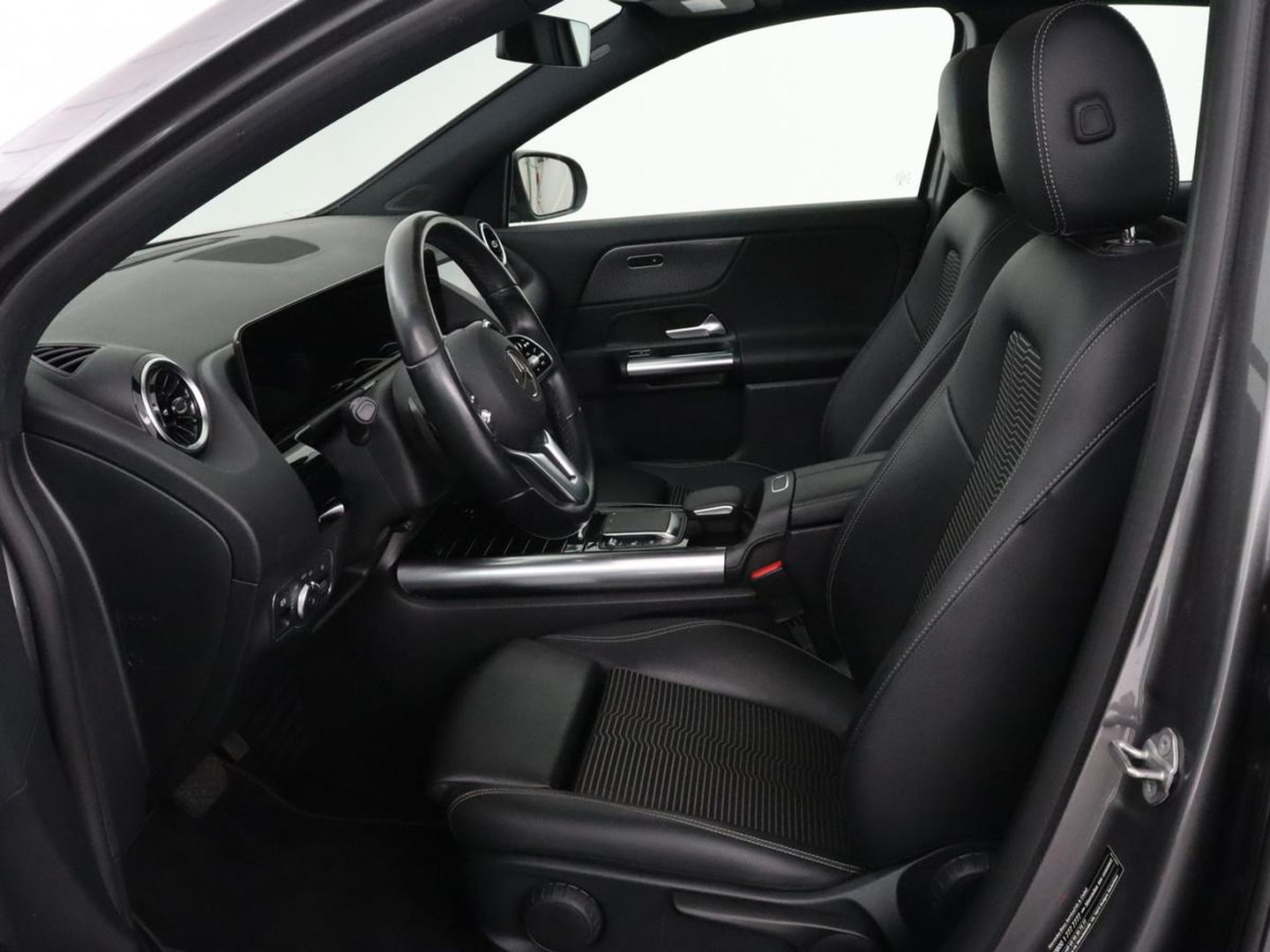 Mercedes-Benz GLA 250e Urban | Panoramadak | Stoelverwarming | Trekhaak | Carplay | Half leder | Camera | Navigatie | Widescreen | Park Assist | Climate control | Full LED