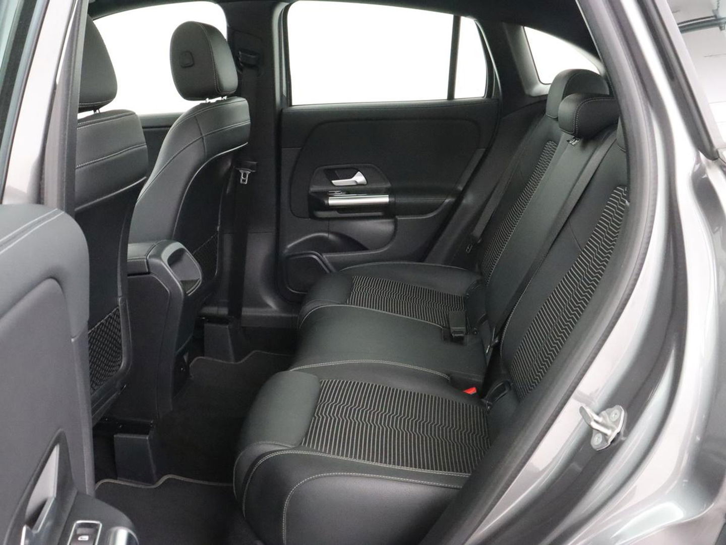 Mercedes-Benz GLA 250e Urban | Panoramadak | Stoelverwarming | Trekhaak | Carplay | Half leder | Camera | Navigatie | Widescreen | Park Assist | Climate control | Full LED