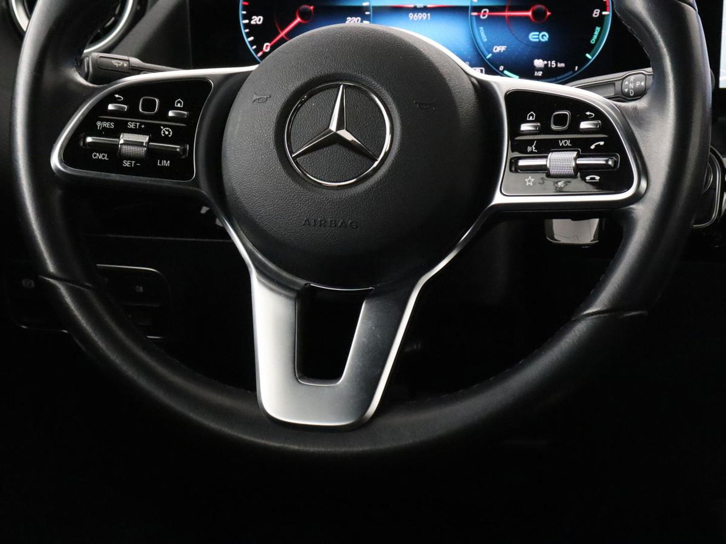 Mercedes-Benz GLA 250e Urban | Panoramadak | Stoelverwarming | Trekhaak | Carplay | Half leder | Camera | Navigatie | Widescreen | Park Assist | Climate control | Full LED